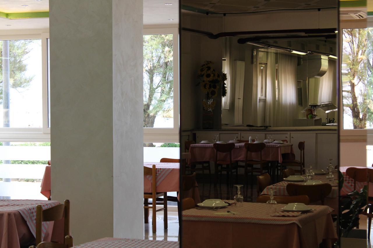 סניגליה Hotel Dei Galli מראה חיצוני תמונה
