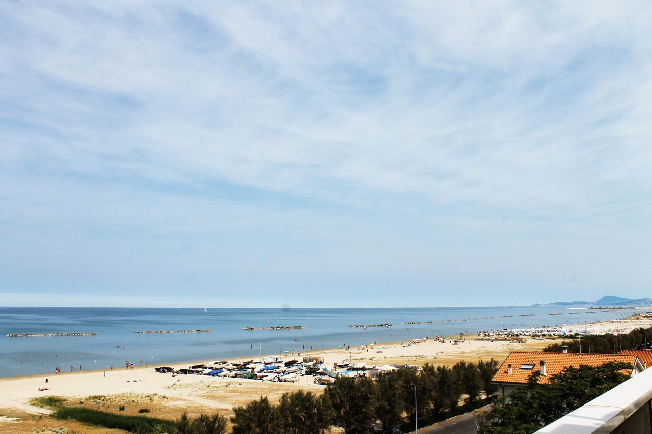 סניגליה Hotel Dei Galli מראה חיצוני תמונה